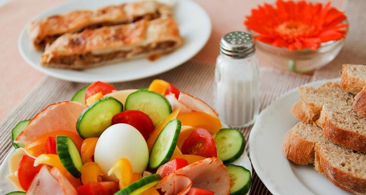 Zdrowa dieta w czasie choroby – pomóż swojej odporności