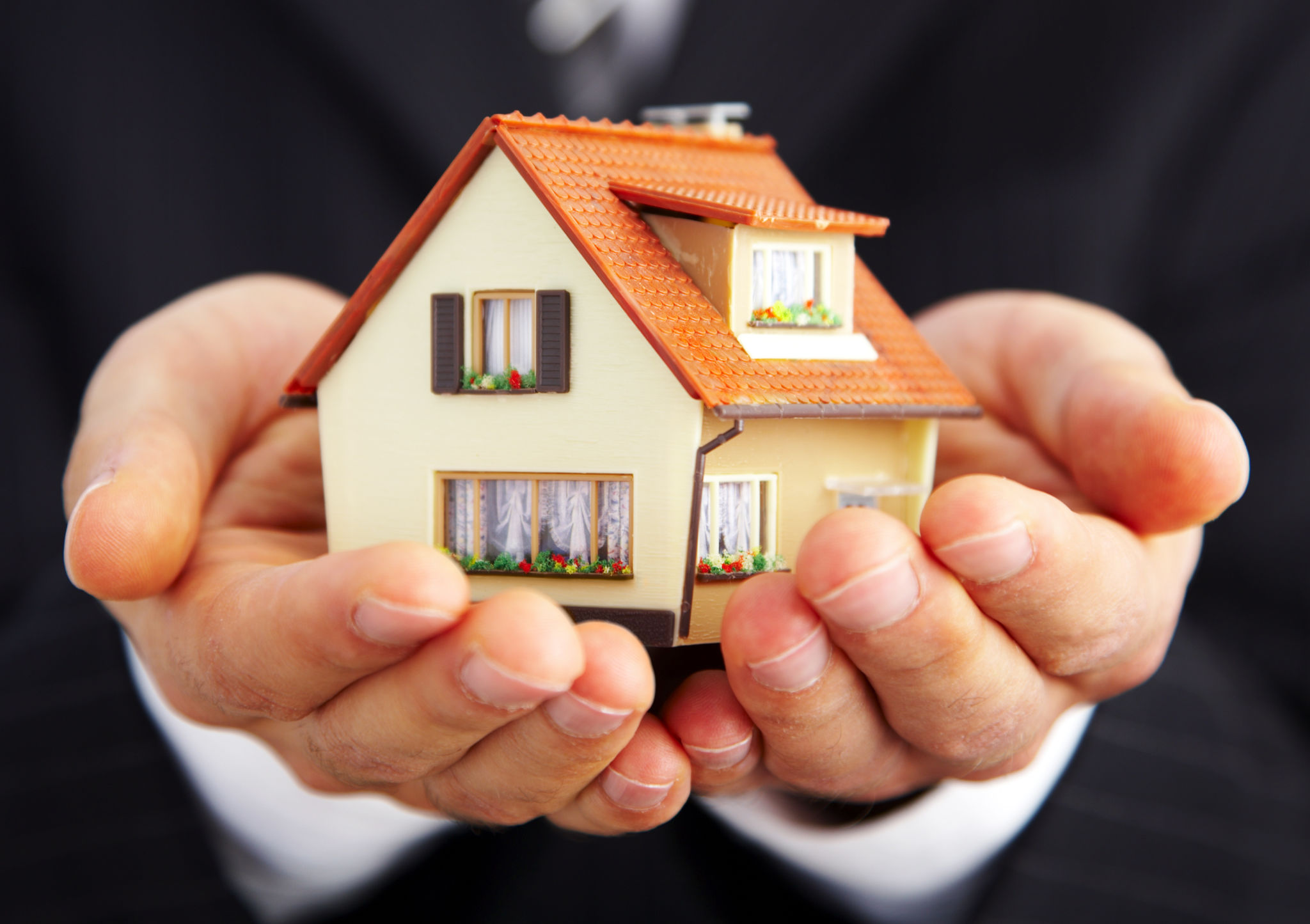 Znajdź swój wymarzony dom z pomocą biura nieruchomości