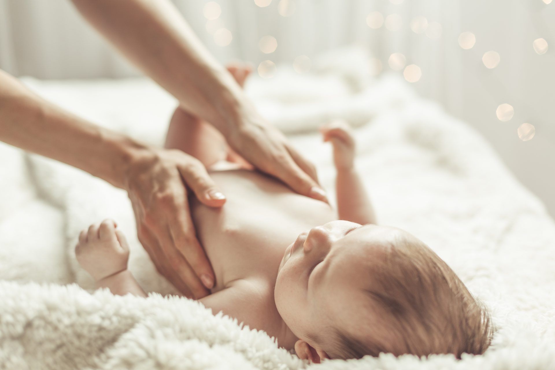 Zasady i zalety masażu niemowlęcia