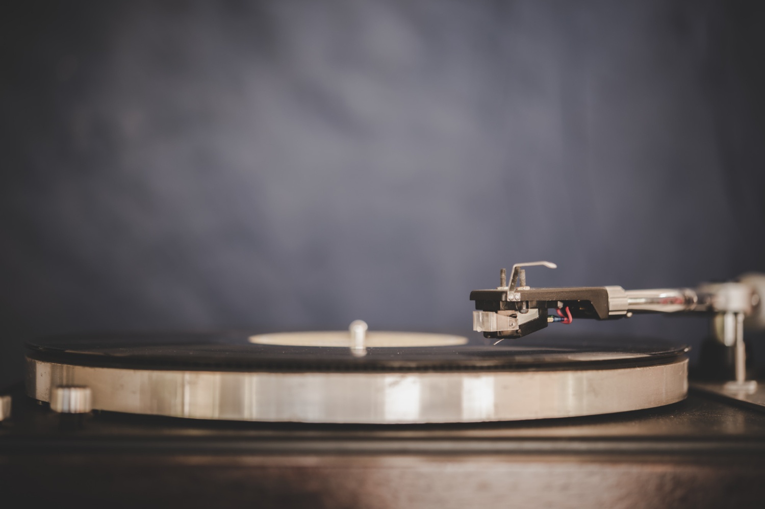 spinning-record-player-with-vintage-vinyl
