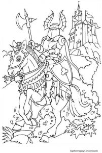 Kolorowanki dla chłopców - pokoloruj rycerza z toporem na koniu