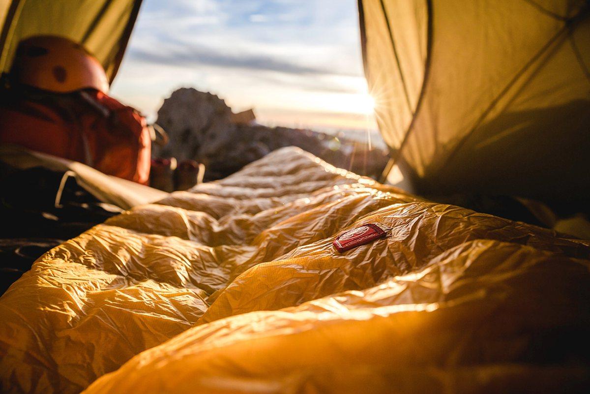 najlepszy śpiwór na wyprawę pod namiot