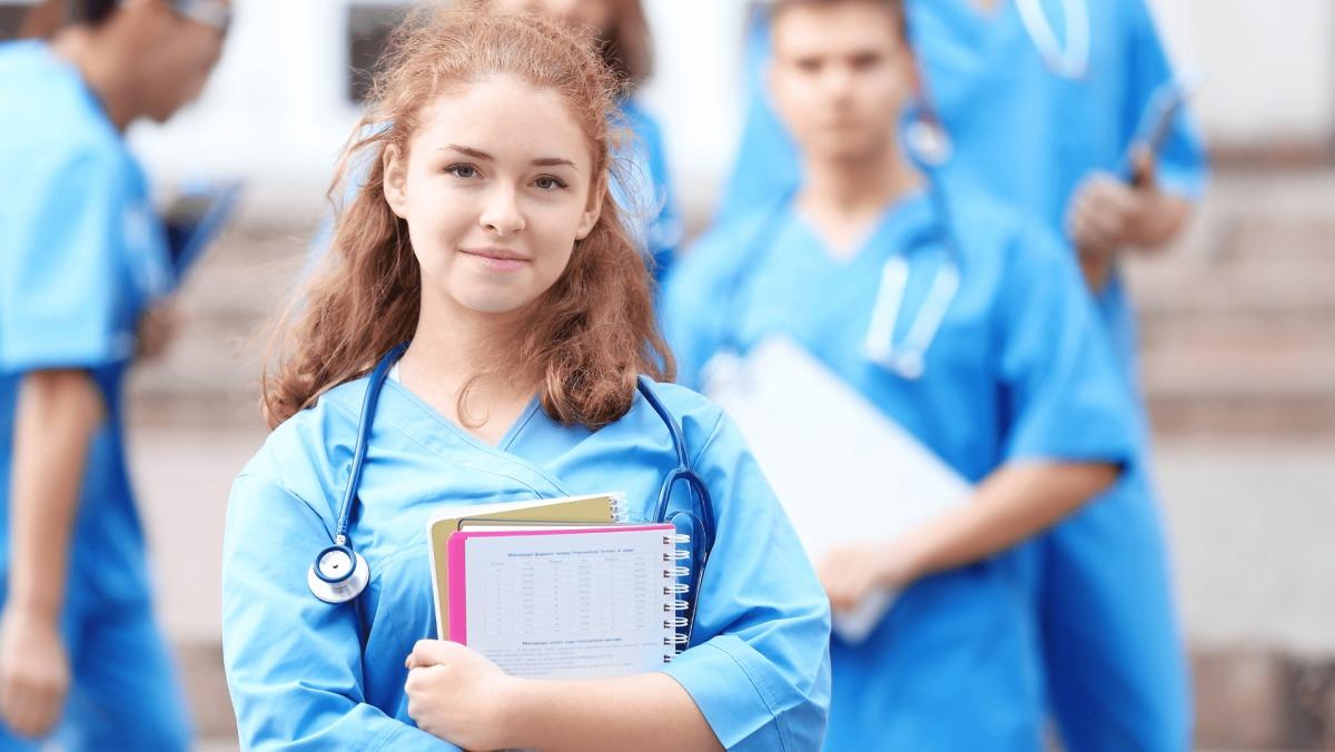Maturzysto! Planujesz karierę jako lekarz? Sprawdź studia medyczne w Polsce!