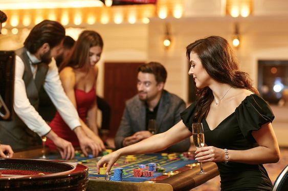 mężczyźni kontra kobiety w kasynie - kto gra częściej?