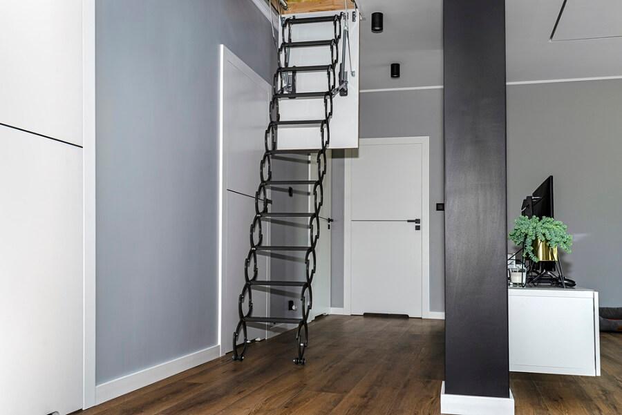 schody strychowe w domu