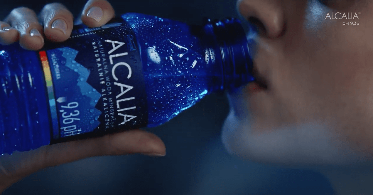 woda alkaliczna w butelce