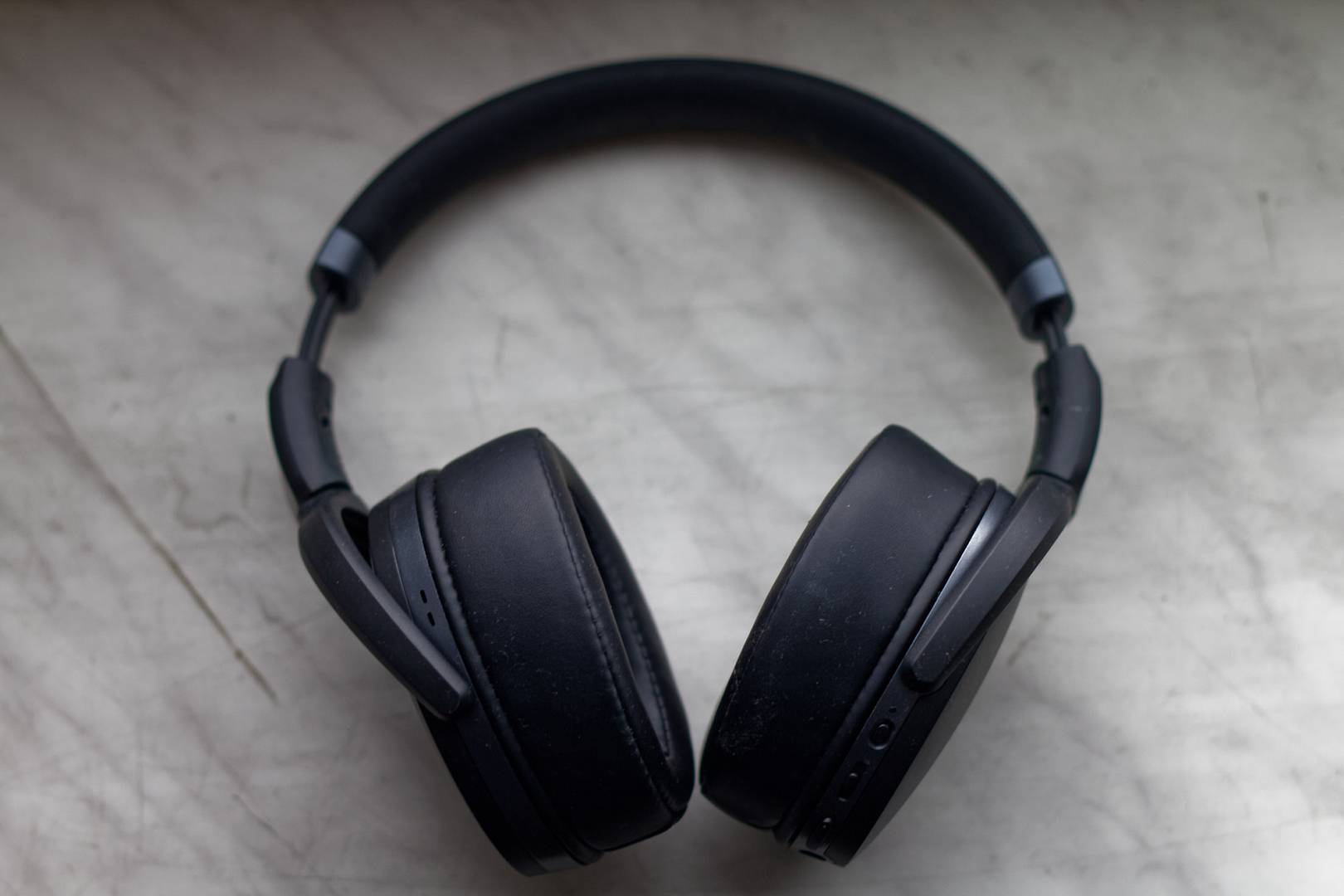 Dźwięk bez granic: Słuchawki bezprzewodowe dla każdego stylu życia