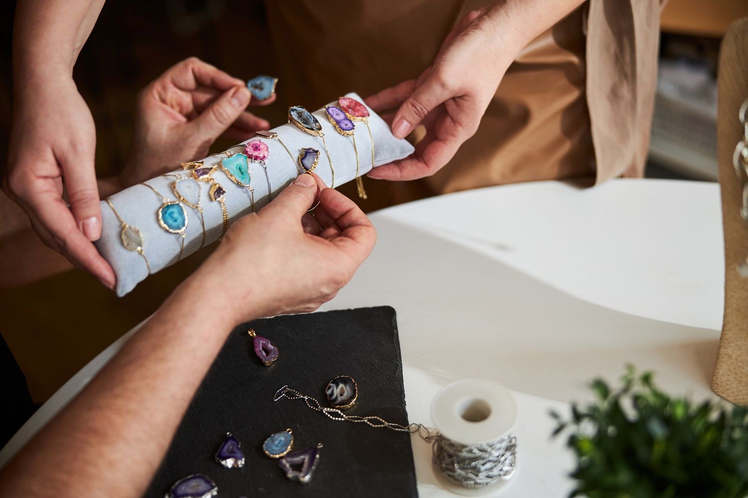 Biżuteria handmade — kupuj sercem, wspierasz lokalnych twórców!
