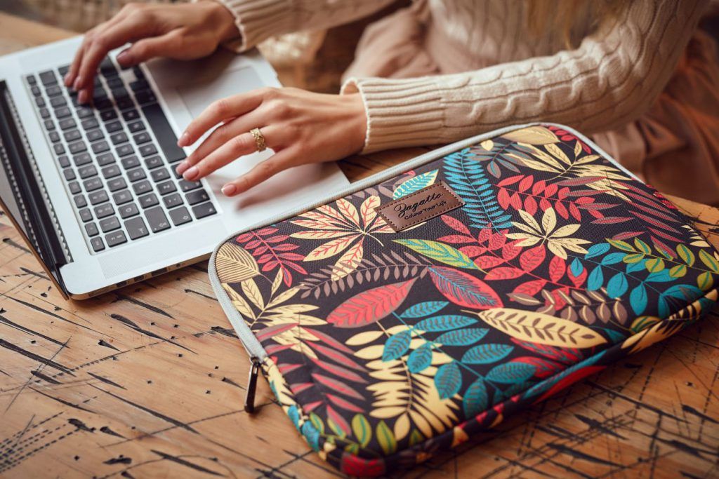kolorowe etui na laptopa
