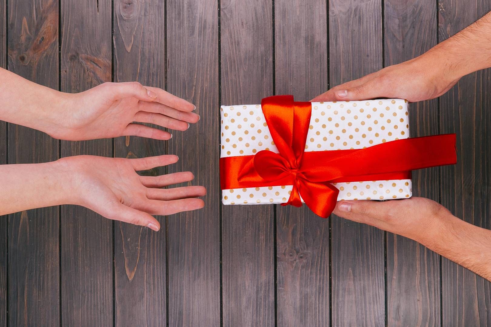 christmas present box podany z rak rak wp