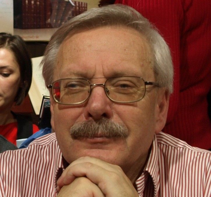 Marcin Wolski – życie i kariera wybitnego pisarza i satyryka