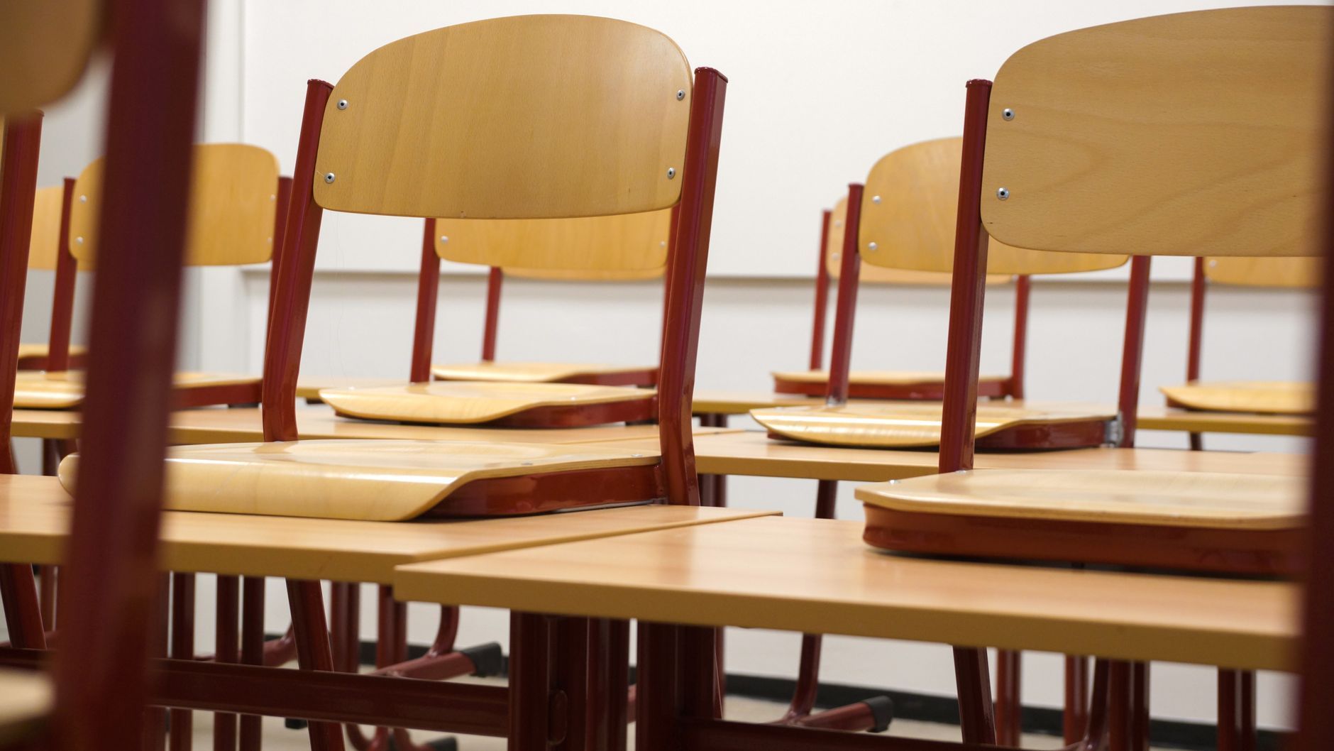 Na co zwrócić uwagę wybierając krzesła szkolne do placówki edukacyjnej?