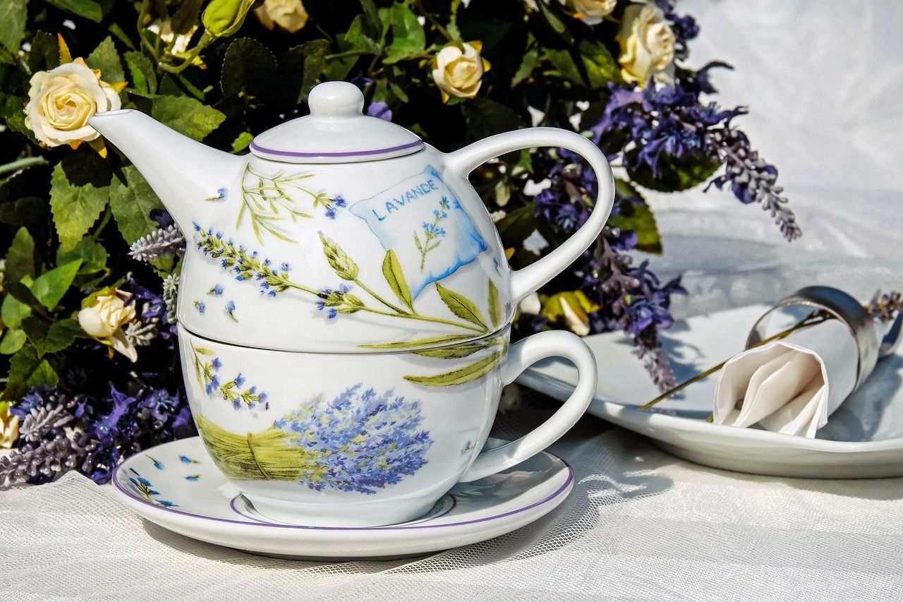 Porcelana na co dzień i od święta. Jak wybrać zastawę stołową? 10 historii, które zaskoczą przy stole