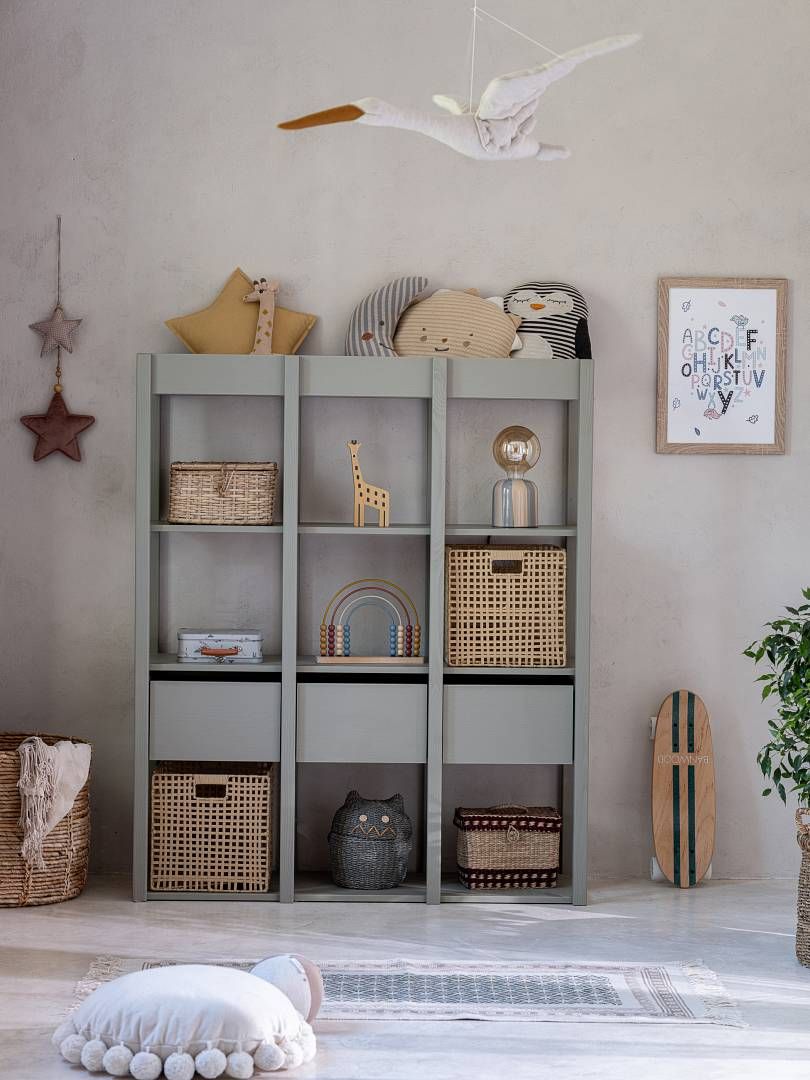 regaltweensbookshelf1.jpg